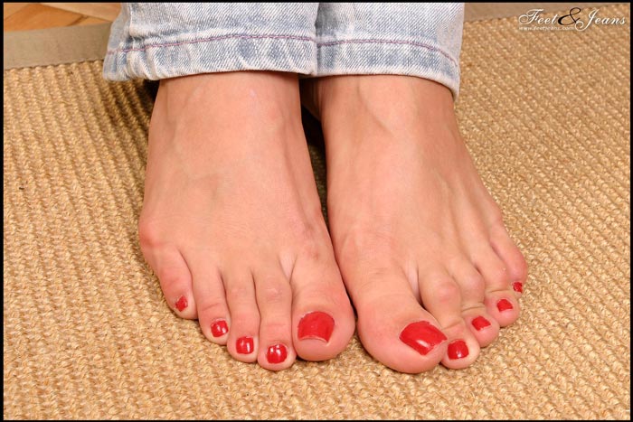 red-toenails-07